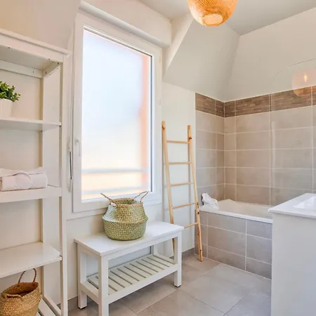 Дом отдыха Le Clos Des Salines - - *